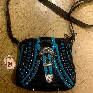 Could be used as a shoulder or crossover purse. It also has a readjusting strap